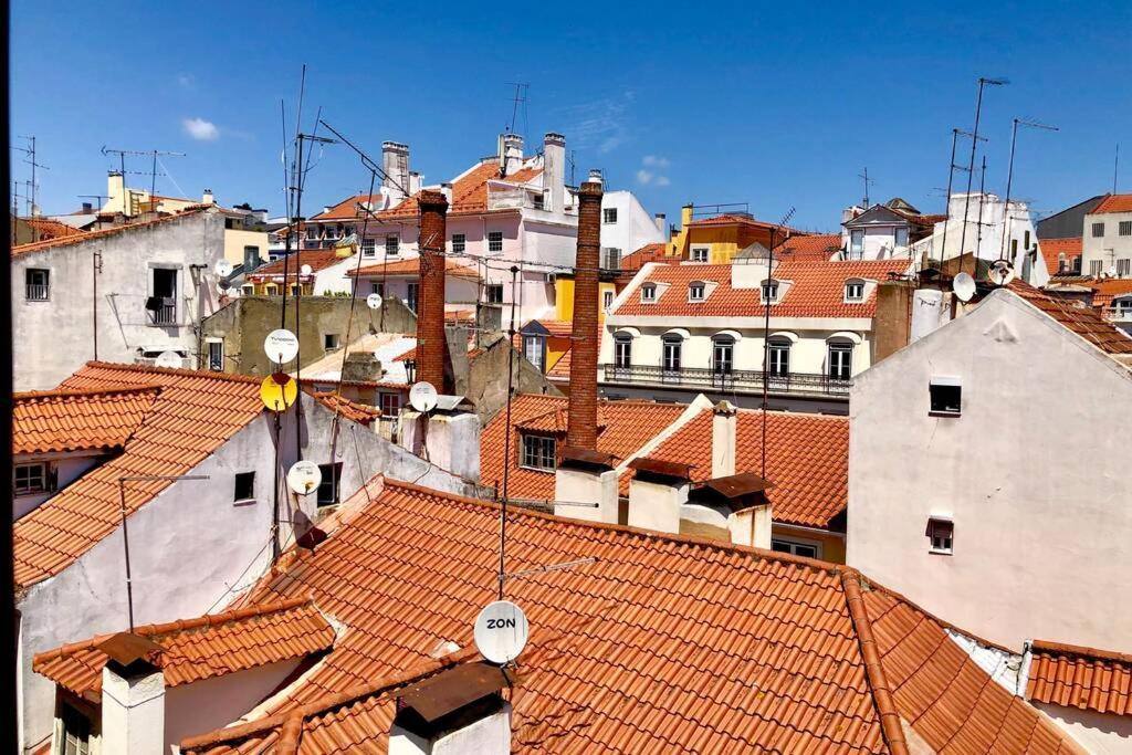 32 2 - Heart Of Lisbon Private Apartment, Bairro Alto Exterior photo